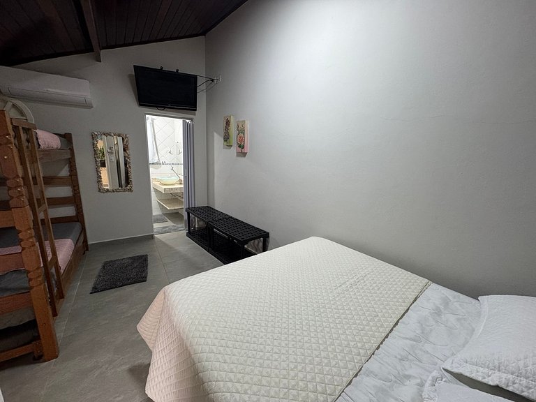 Conforto, piscina e vista incrível na praia